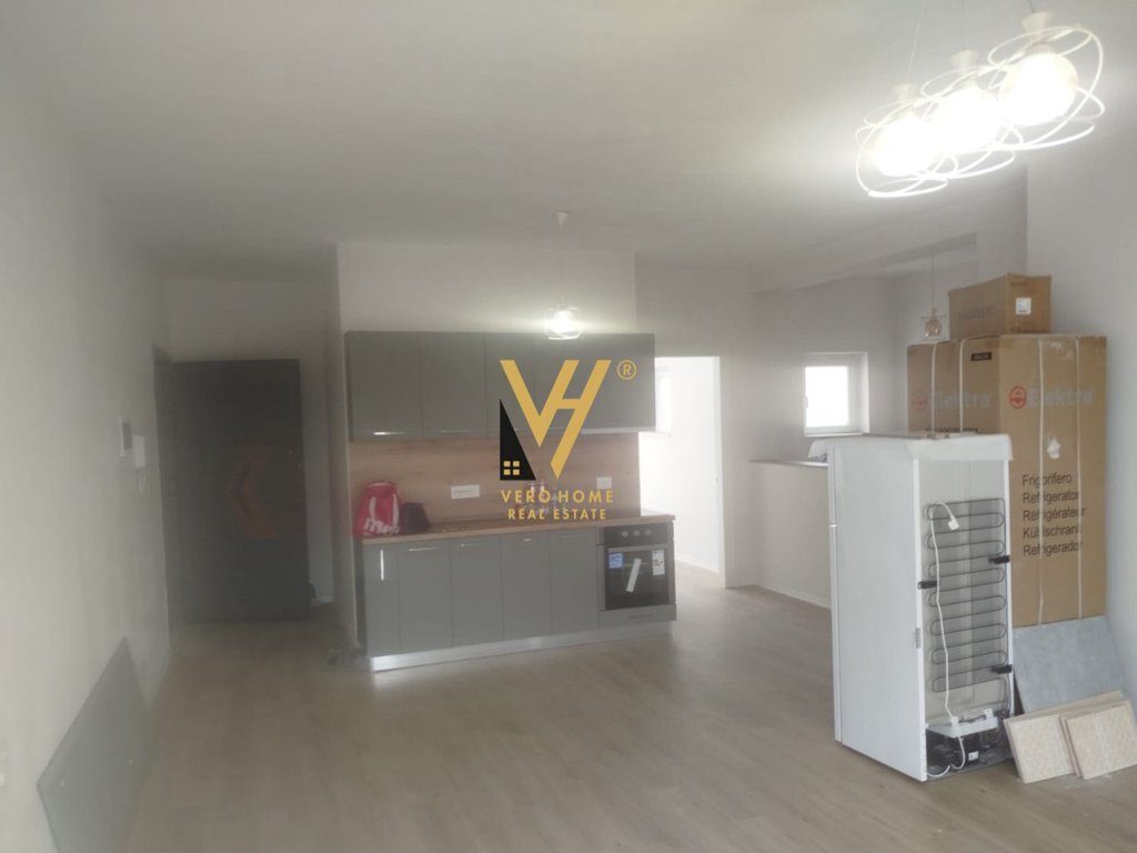 JEPET APARTAMENT 2+1+2BLK ME QERA TE BULEVARDI I RI 50.000 LEKE