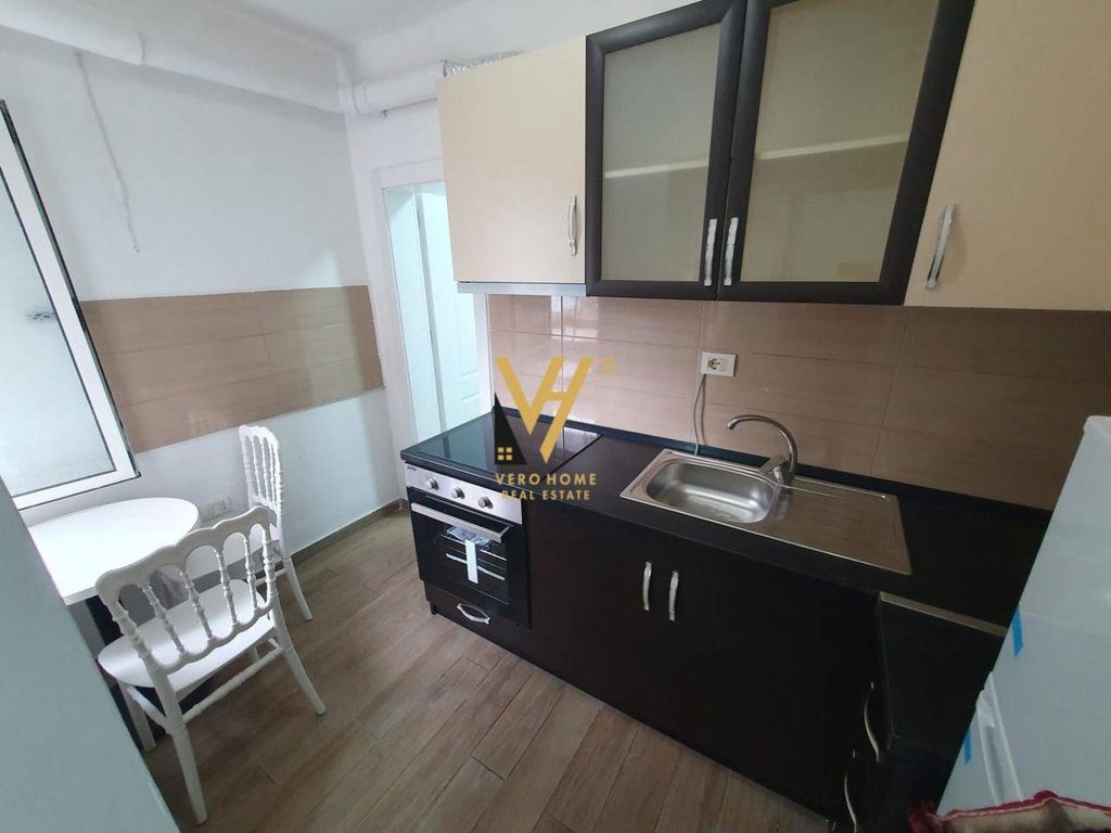 JEPET GARSONIERE 40 M2 ME QERA TEK AMBASADA KINEZE 45.000 LEKE