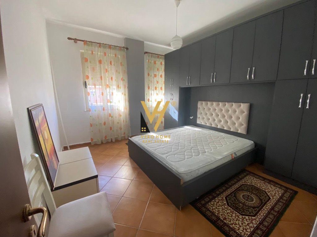 JEPET APARTAMENT 1+1 ME QIRA TE KRISTAL CENTER 58.000 LEKE 3