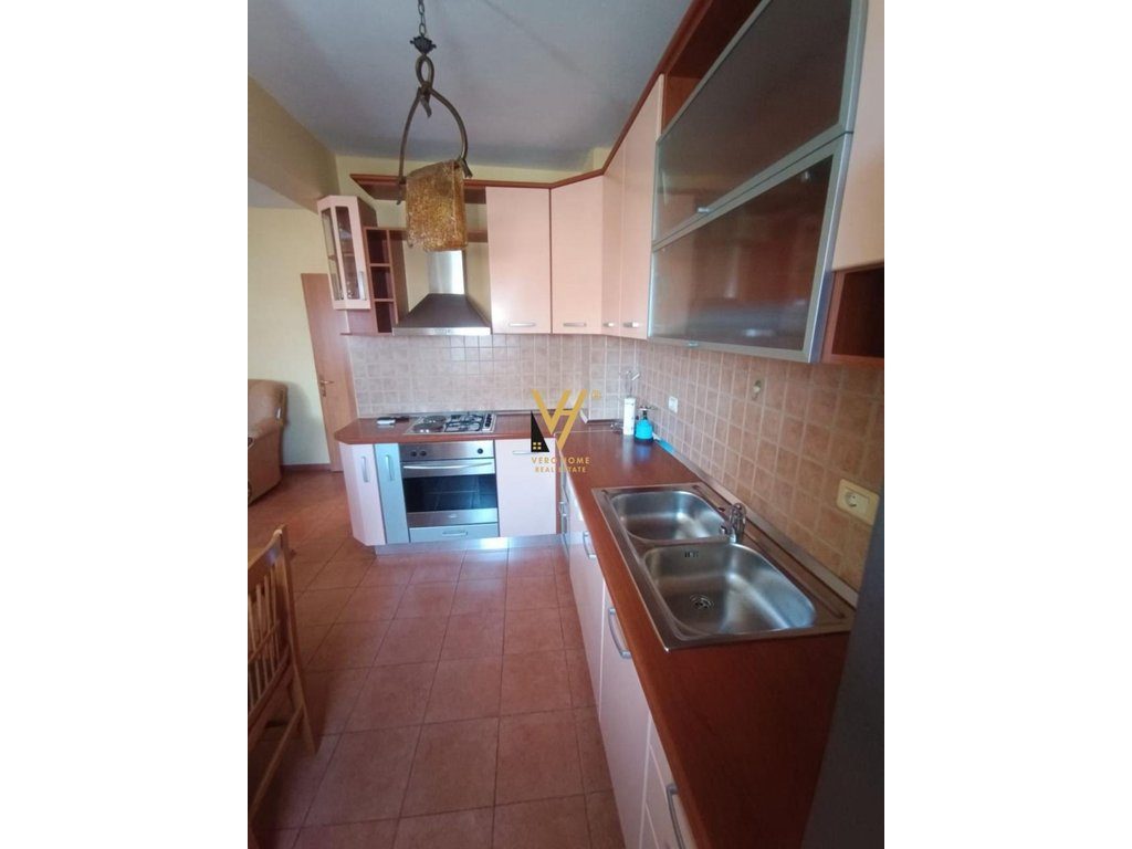 JEPET APARTAMENT 1+1 ME QIRA TE ISH-PARKU 550 EURO 2