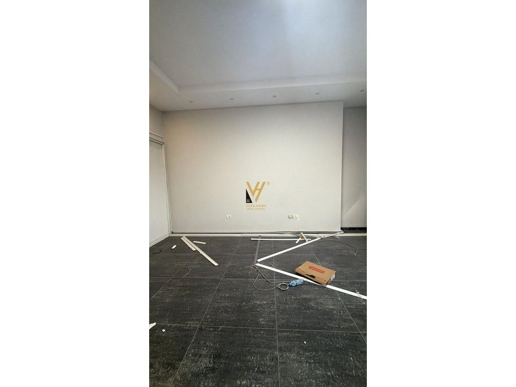 JEPET AMBIENT BIZNESI 90 M2 ME QIRA NE ASTIR 600 EURO