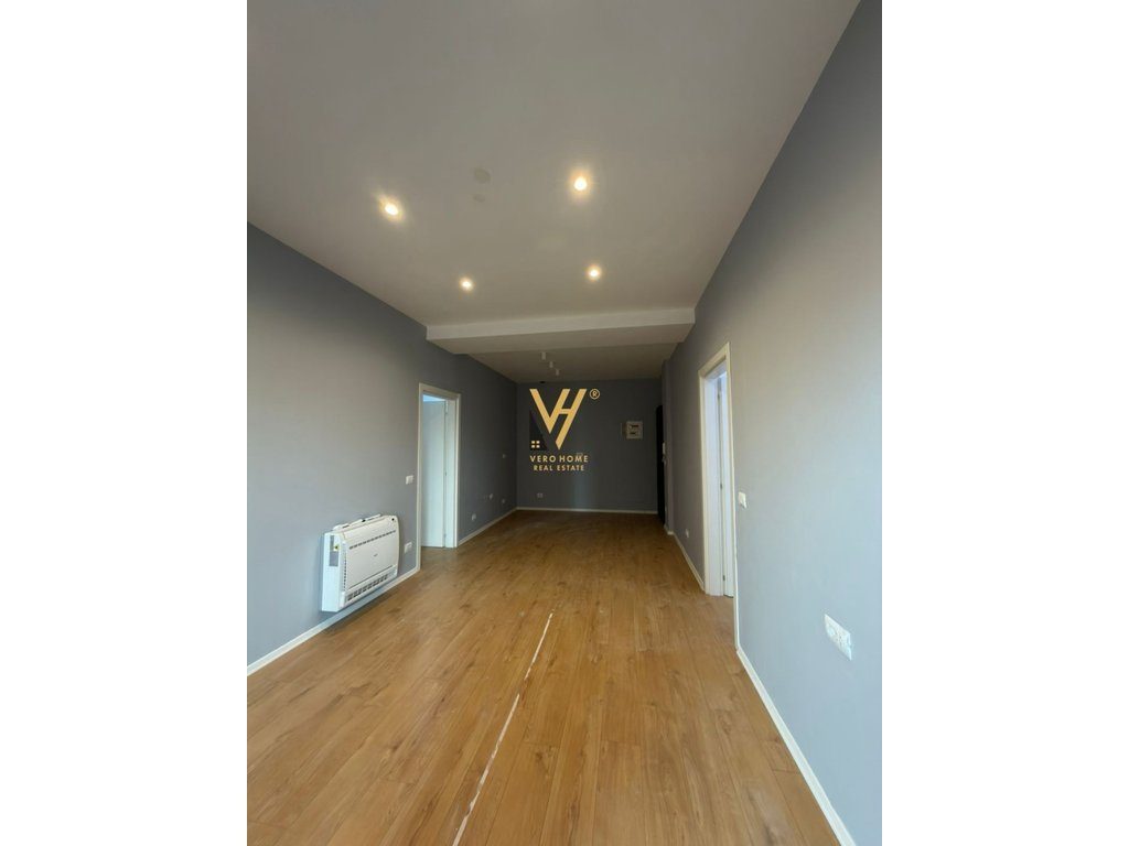 JEPET ZYRE 115 M2 ME QIRA TE RRUGA E KAVAJES 1.200 EURO 3