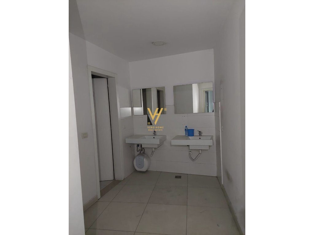 SHITET ZYRE 210 M2 TE RRUGA E KAVAJES 650.000 EURO 4