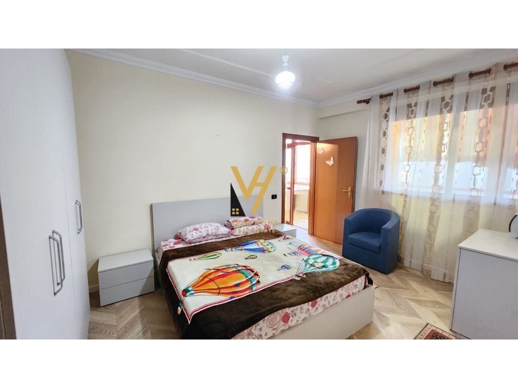 Jepet Apartament 4+1+2+ballkon me qera te Ish Ekspozita Sot 170 m2