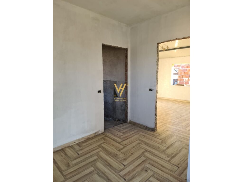 Shitet vile kater kateshe te Rruga Ramazan Bogdani 600 m2