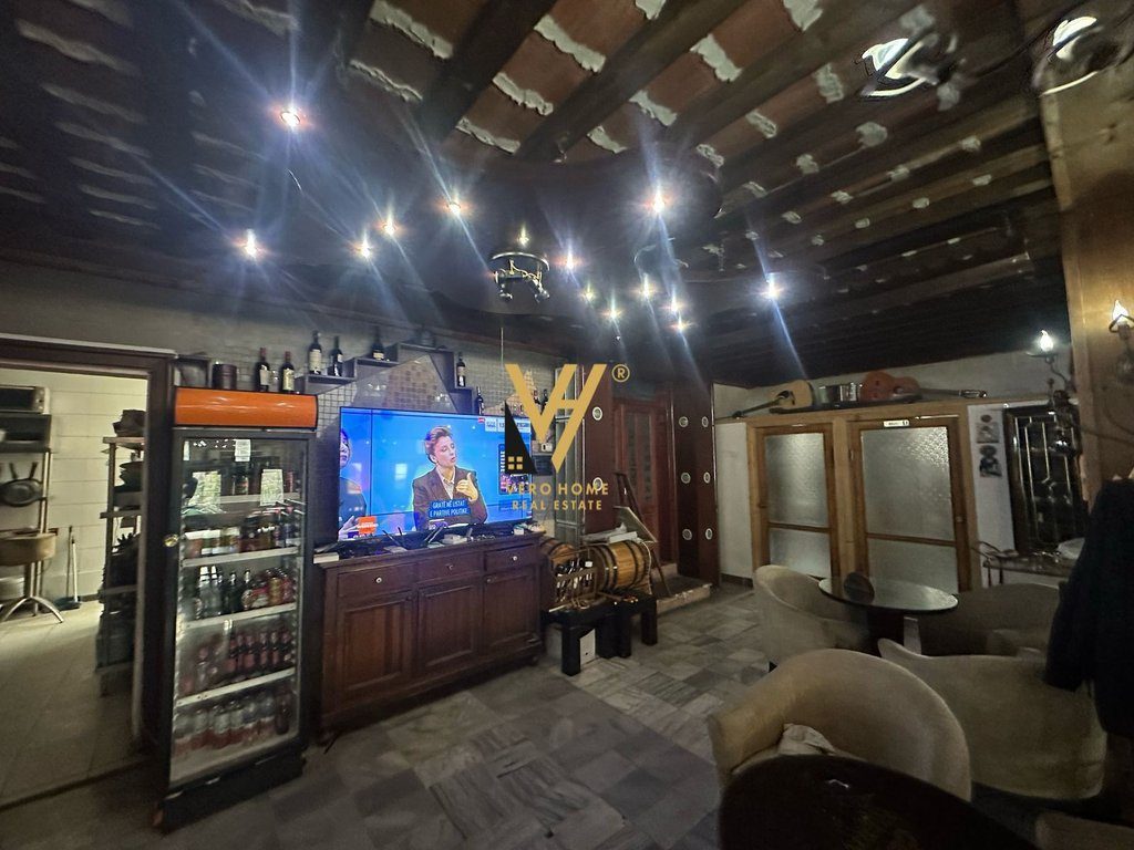 JEPET RESTORANT ME QERA PRANE RRETHIT TE SHKOZES 3.000 EURO 2