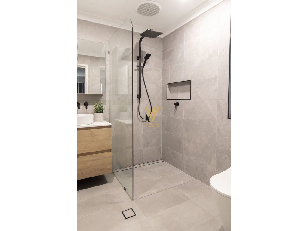 SHITET APARTAMENT 2+1+2 ME VERANDE TE ISH EKSPOZITA 295.000 EURO 3