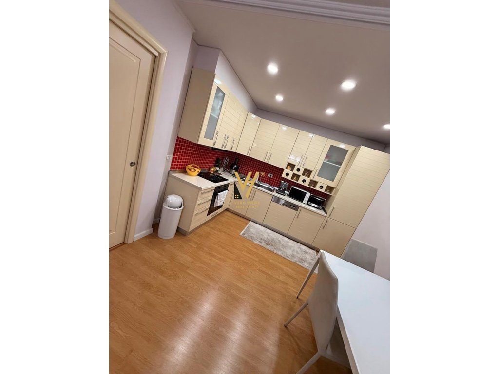 JEPET APARTAMENT 2+1+2+BLK ME QERA TE JORDAN MISJA 110.000 LEKE 2