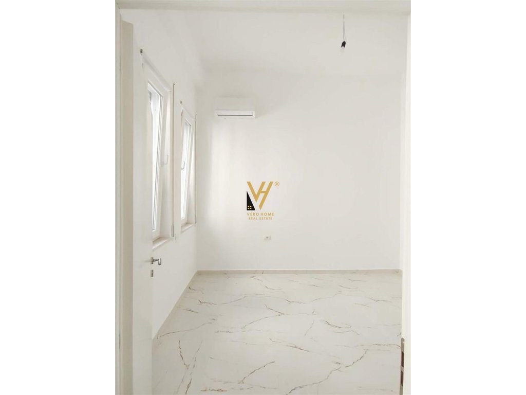 JEPET ZYRE 90 M2 ME QERA TE RRUGA MINE PEZA 800 EURO 3