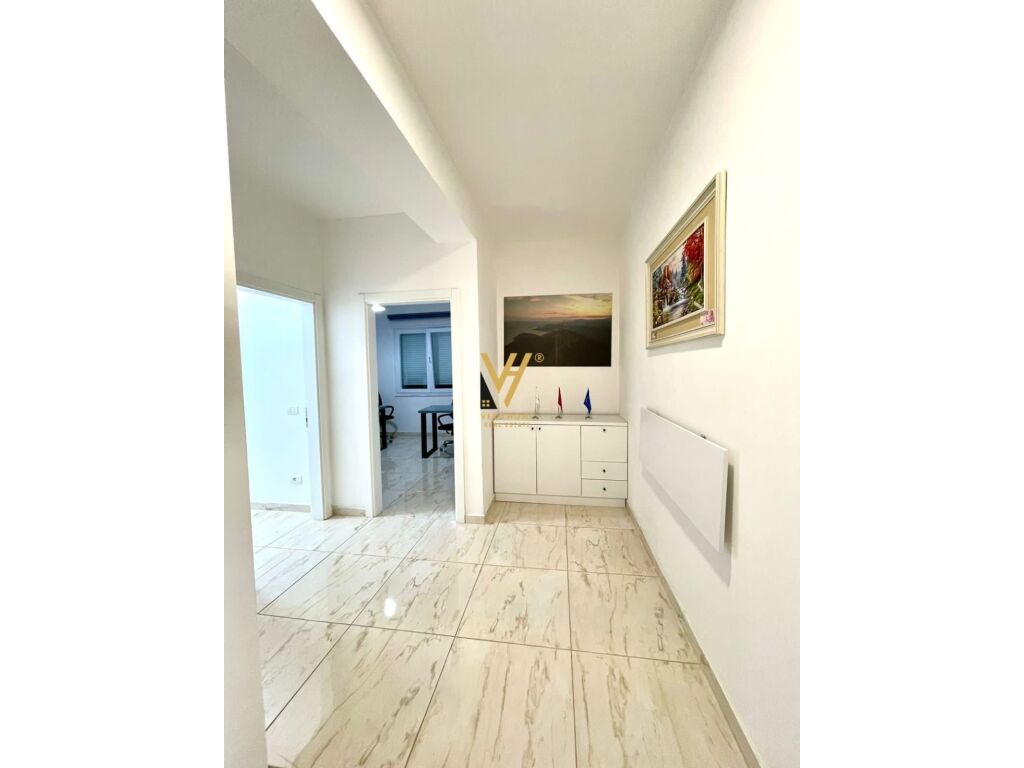 Shitet Ambient Biznesi te Kompleksi Kika 2 , Komuna e Parisit 105 m2 2