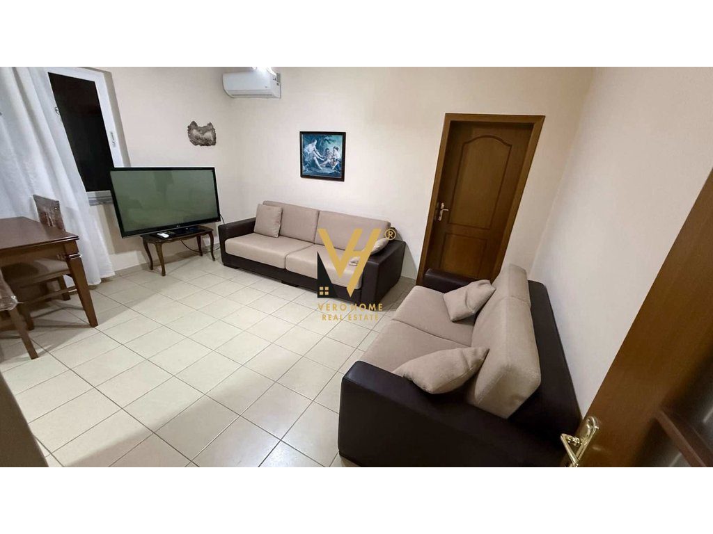 JEPET APARTAMENT 3+1+BLK ME QERA TE XHAMIA E TABAKVE 80.000 LEKE