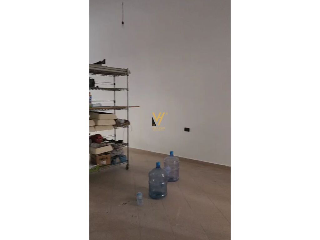 Jepet Ambient Biznesi me qera prane Shkolles Harry Fultz 85 m2 2
