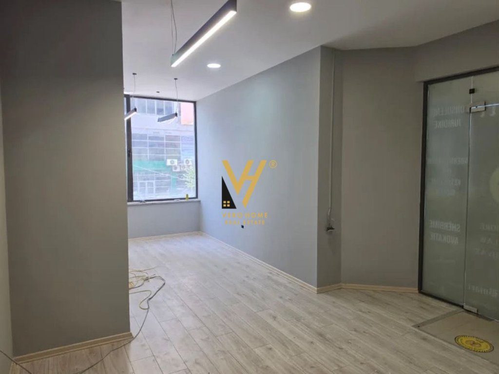 JEPET AMBIENT BIZNESI 31 M2 ME QERA NE DON BOSKO 600 EURO 4