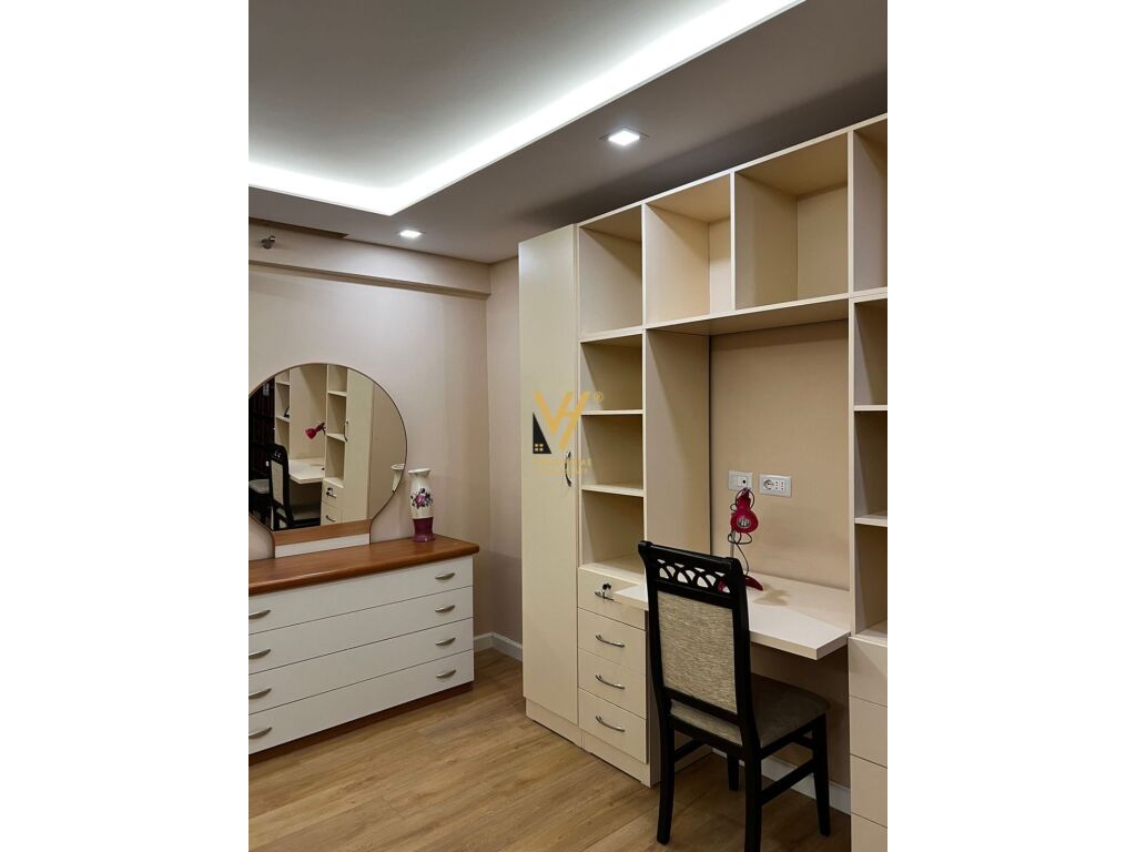 Jepet Apartament 3+1+2 me qera te 21 Dhjetori 130 m2 4
