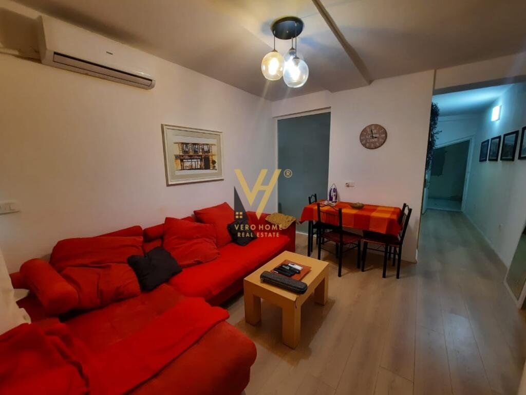 Jepet Apartament 1+1 me qera te Blloku 60 m2 3
