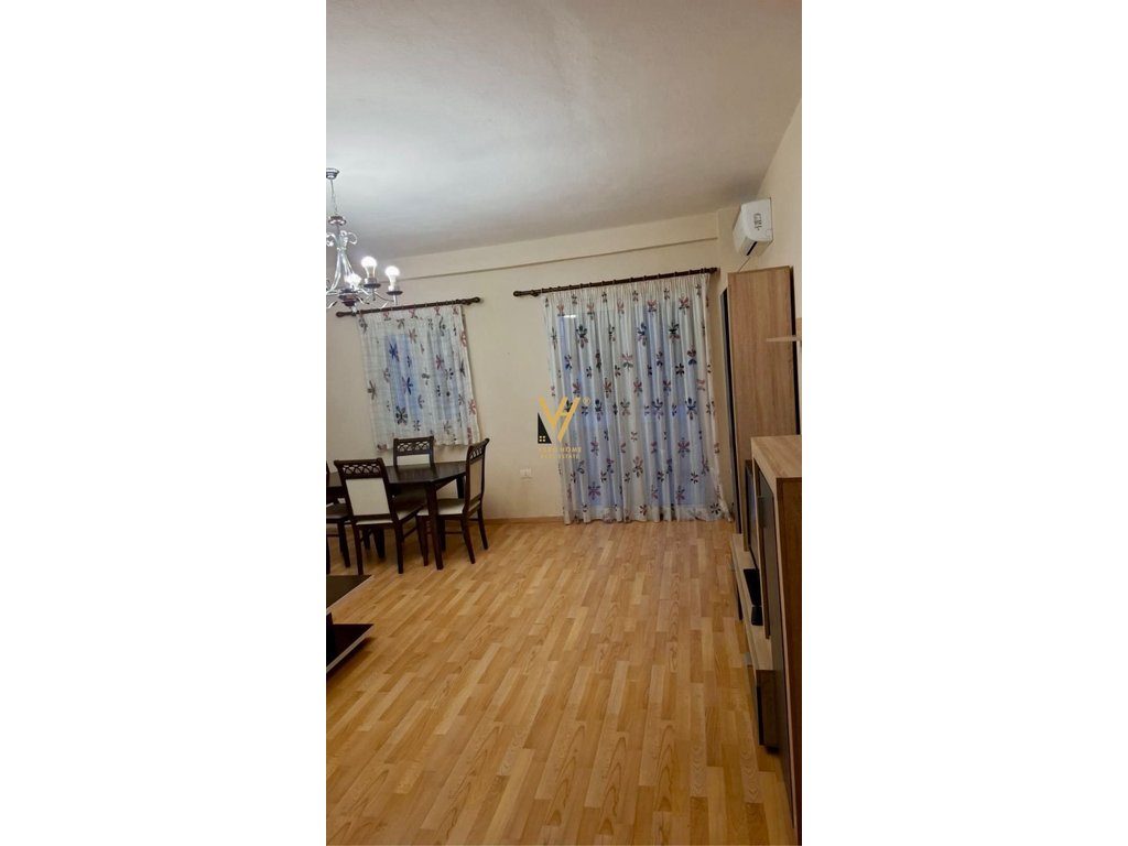 JEPET APARTAMENT 2+1 ME QERA TE KODRA E DIELLIT 550 EURO 3