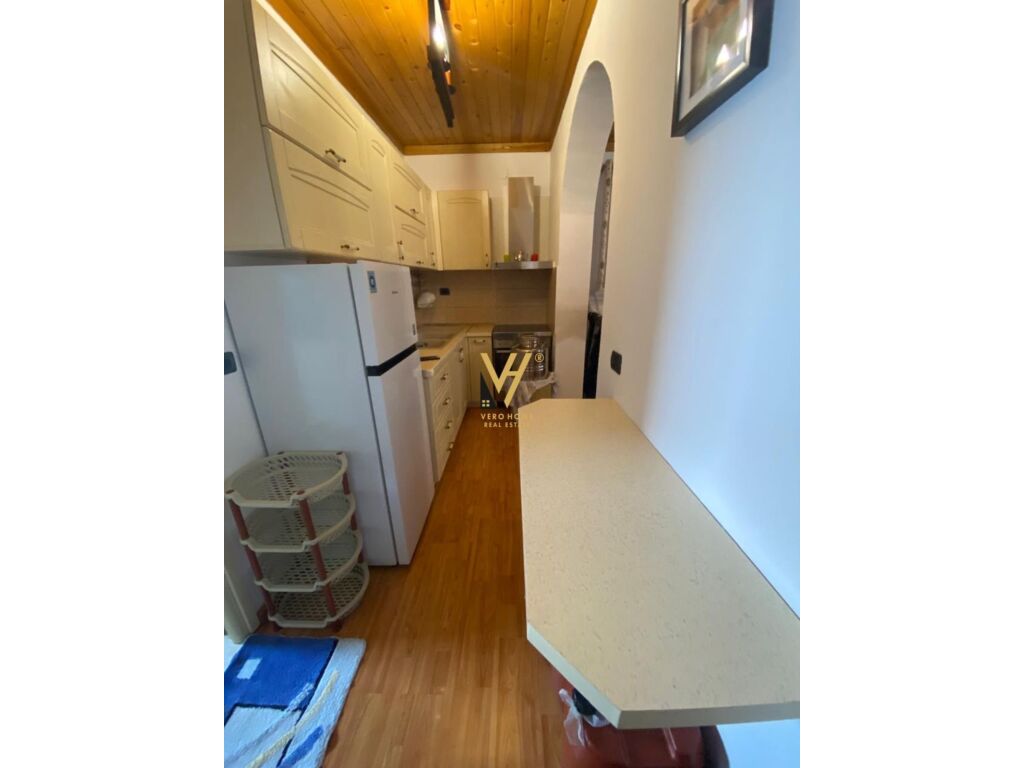 Jepet apartament 1+1+verande me qera tek Fresku 130 m2