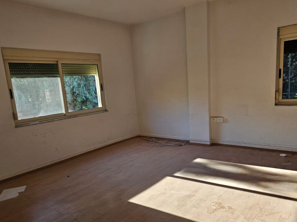 JEPET AMBIENT BIZNESI 150 M2 ME QERA TE KOMUNA E PARISIT 1.500 EURO 3