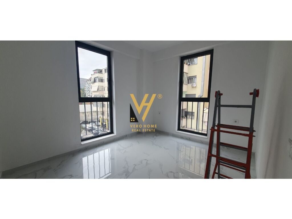 Jepet zyre me qera te Komuna e Parisit 98 m2 3