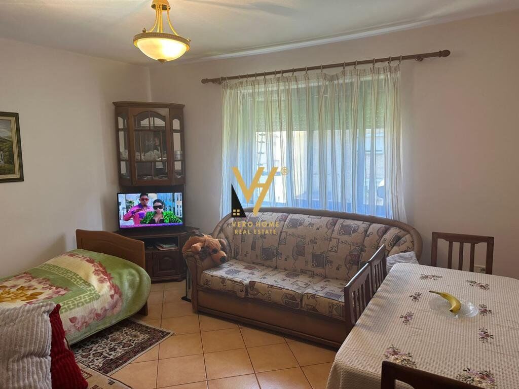 Shitet Apartament 2+1 te Ish restorant Durresi 81 m2