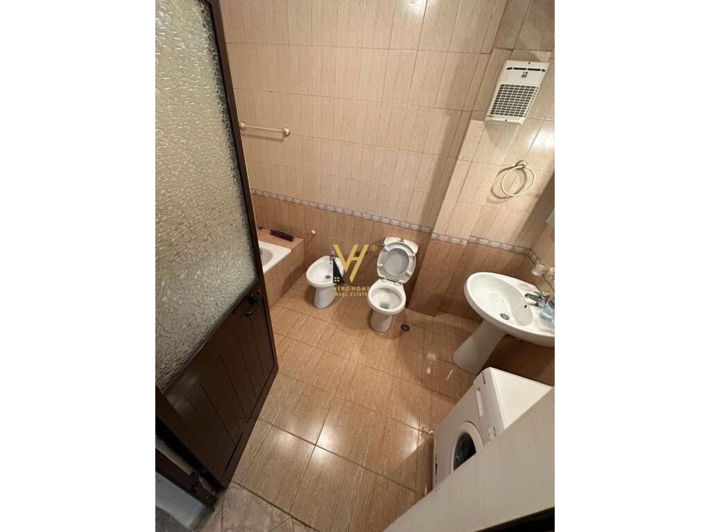 Shitet Apartament 2+1+2ballkon te Shkolla e Kuqe 118 m2 3