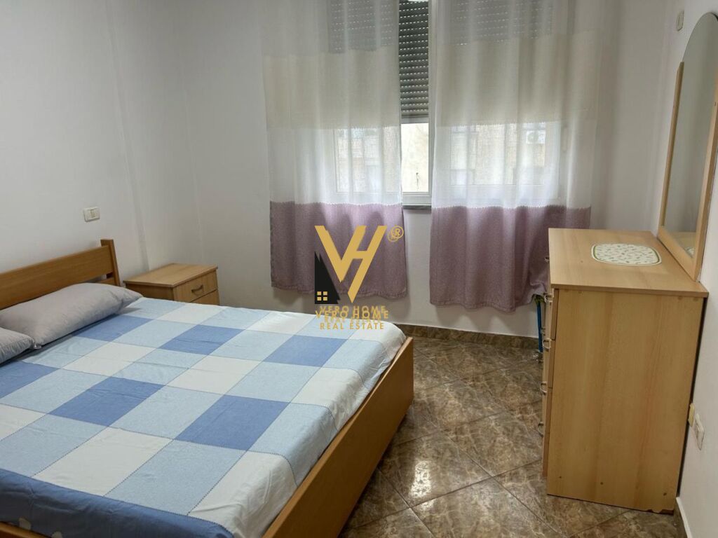 JEPET APARTAMENT 1+1 ME QERA TE ISH EKSPOZITA 55.000 LEKE 2