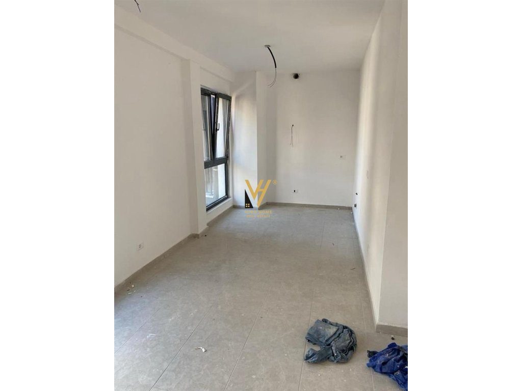 JEPET ZYRE 90 M2 ME QERA TE PAZARI I RI 800 EURO 3