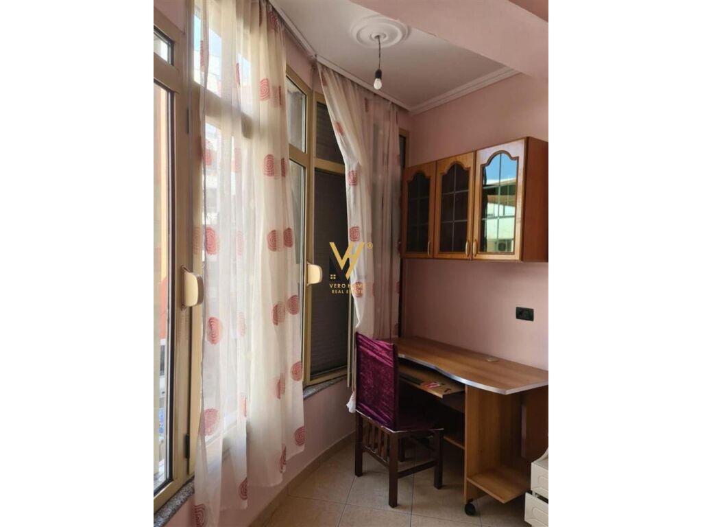Jepet Apartament 2+1+ballkon me qera te Unaza e Re 100 m2 2