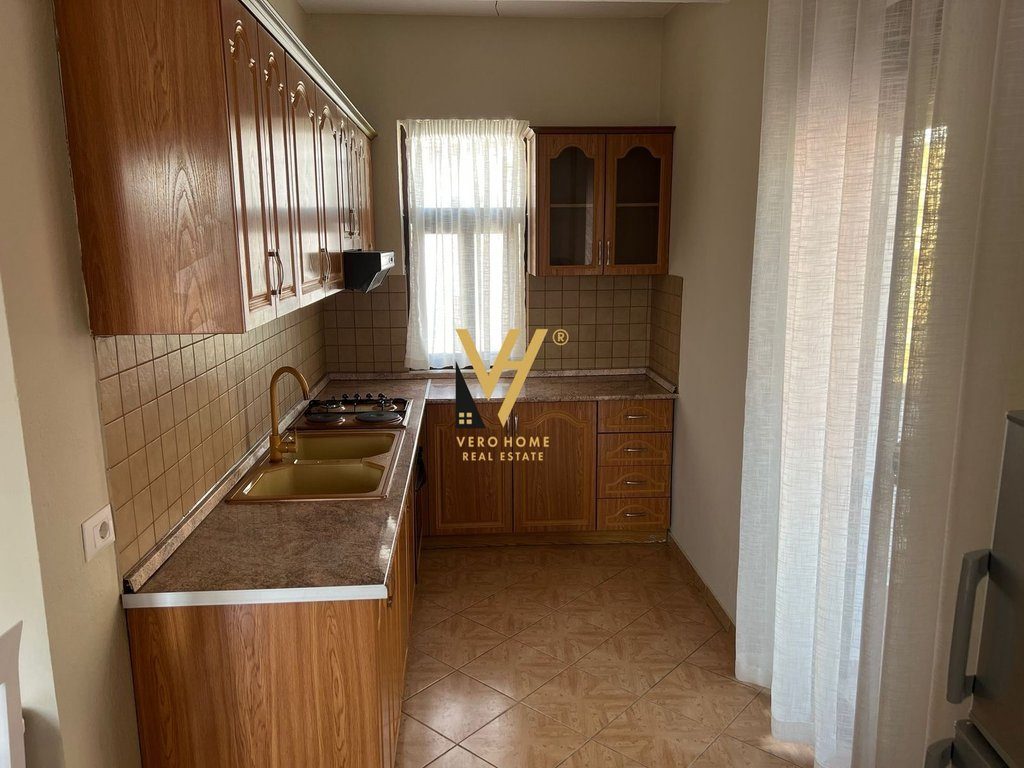 JEPET APARTAMENT 1+1+BLK ME QERA TE PROKURORIA, MINE PEZA 550 EURO 3