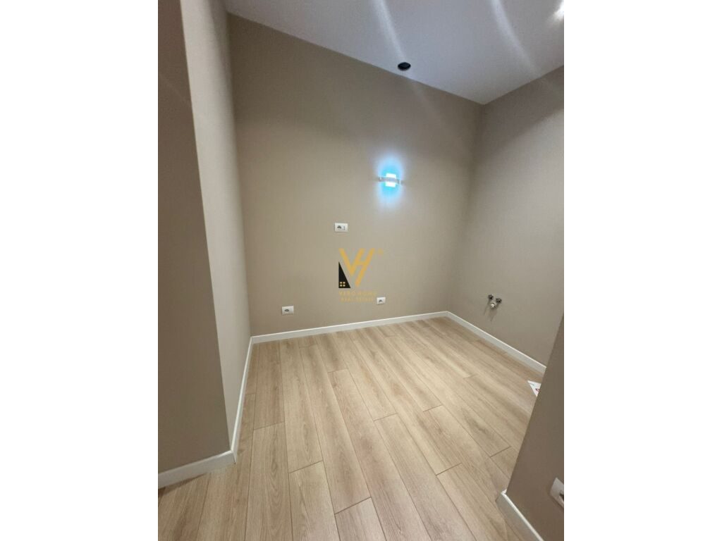 Jepet Zyre me qera te Kompleksi Garden Building , Rruga e Kavajes 75 m2 2