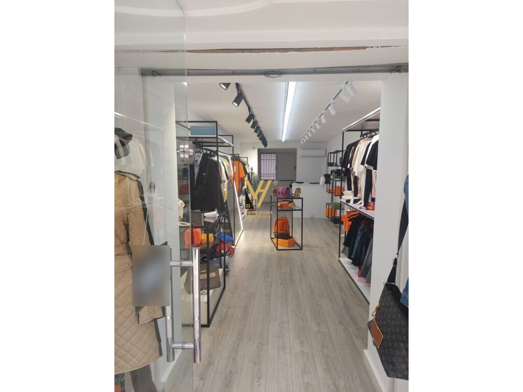 Jepet Dyqan me qera buze Rruges ne Bllok 50 m2