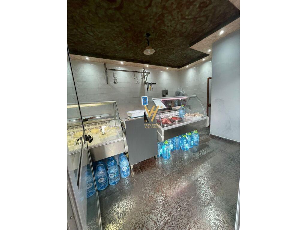 Shitet ambjent biznesi te Komuna e Parisit 25 m2
