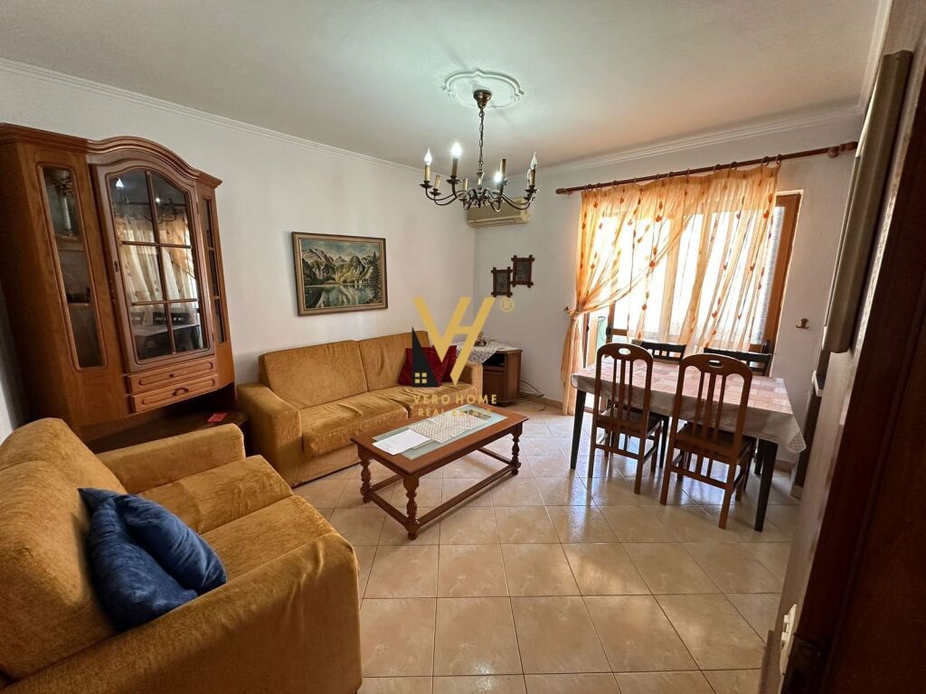 Jepet Apartament 2+1+ballkon me qera pran Pasticeris Titos , Brryli 80 m2