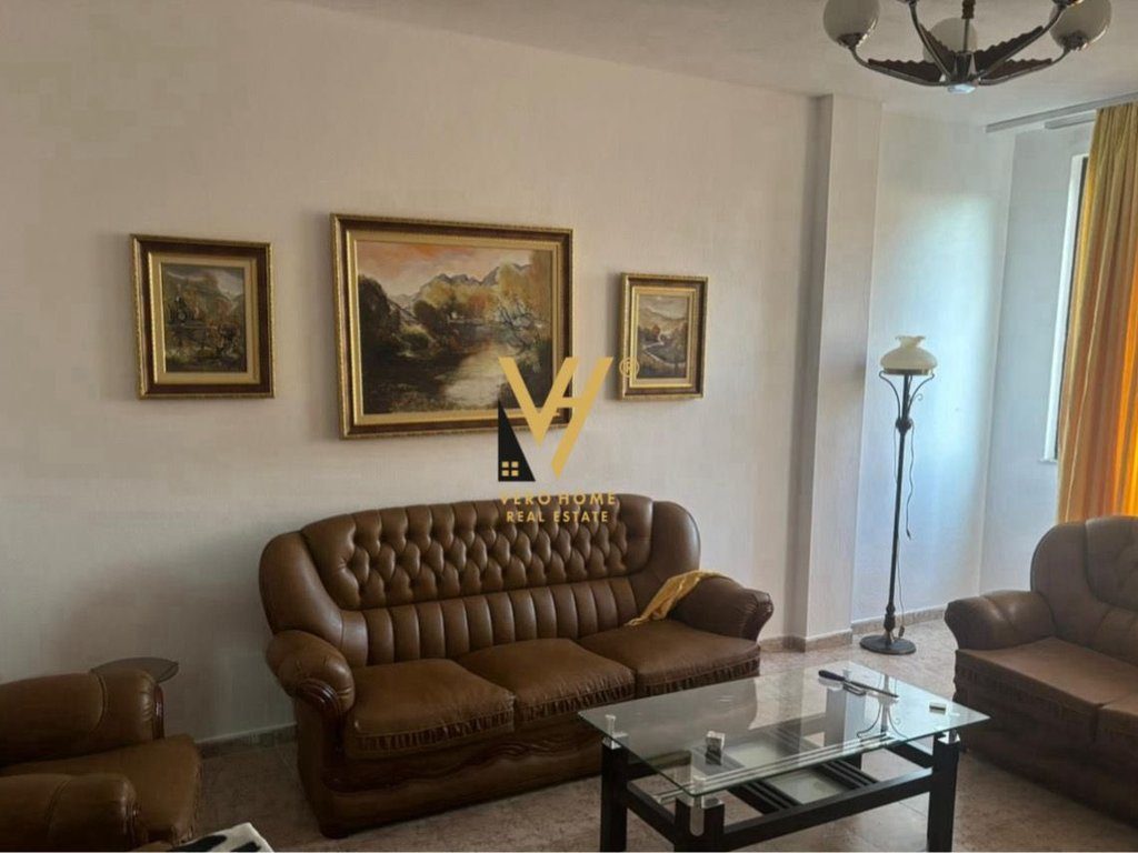 JEPET HYRJE 3+1 ME QERA TE BULEVARDI I RI 50.000 LEKE 1