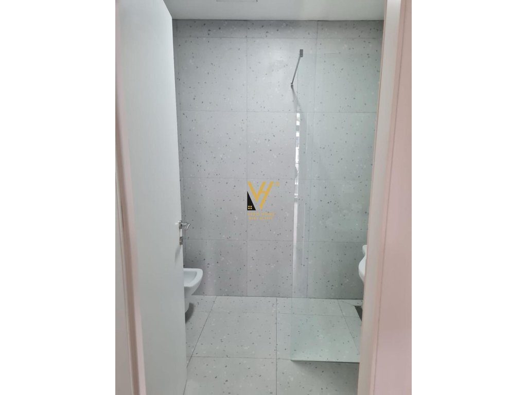 JEPET ZYRE 140 M2 ME QERA TE LAKEVIEW RESIDENCE 1.600 EURO 4