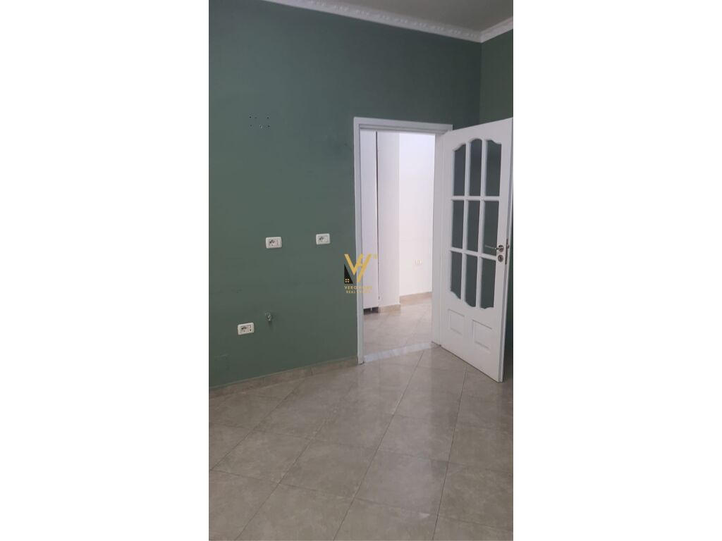 Jepet ambjent biznesi me qera te Pediatria , rruga Kongresi i Manastirit 80 m2