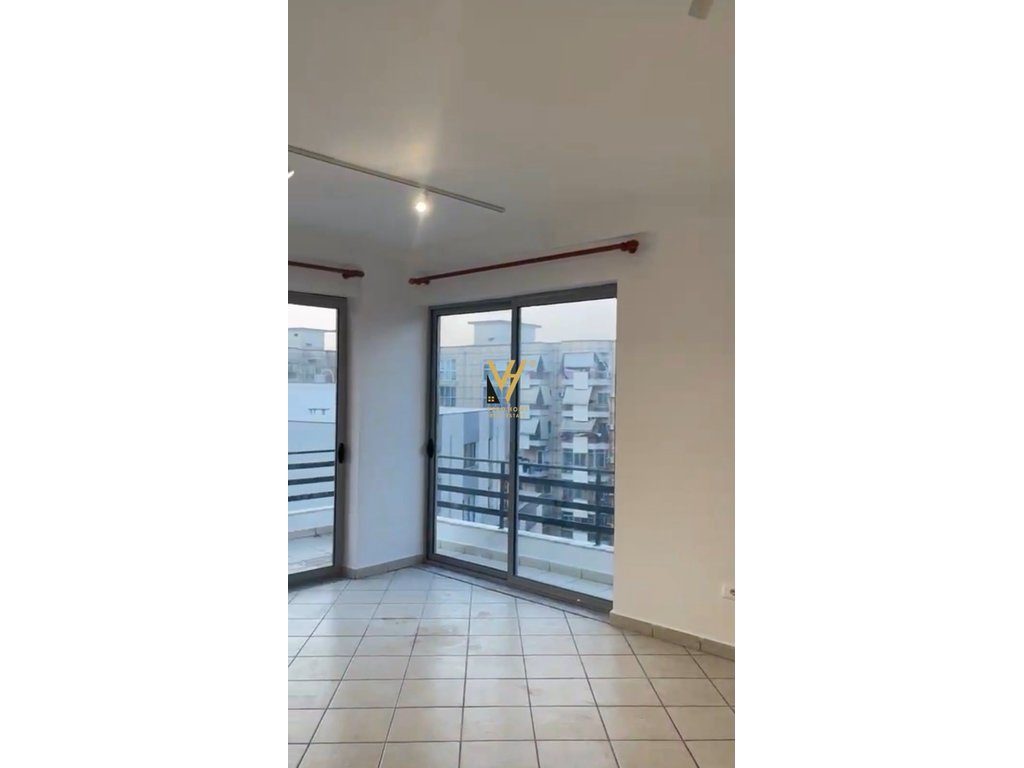JEPET APARTAMENT 2+1+BLK ME QERA TEK UNAZA E RE 70.000 LEKE