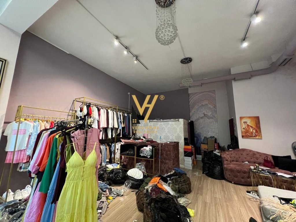 JEPET DYQAN 60 M2 ME QERA TE RRUGA MARGARITA TUTULANI 700 EURO