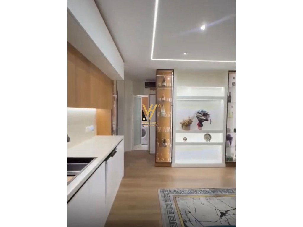 JEPET APARTAMENT 2+1+VERANDE ME QIRA TE FUSHA E AVIACIONIT 750 EURO 3