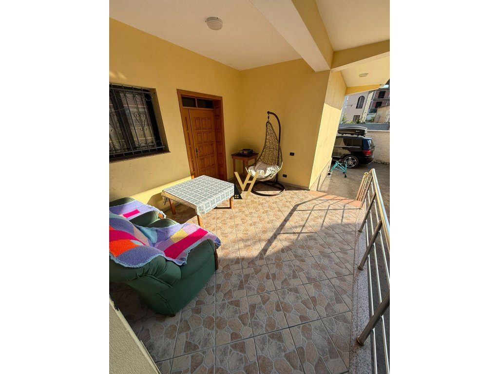 JEPET HYRJE VILE 2+1 ME QIRA NE ASTIR 450 EURO 4