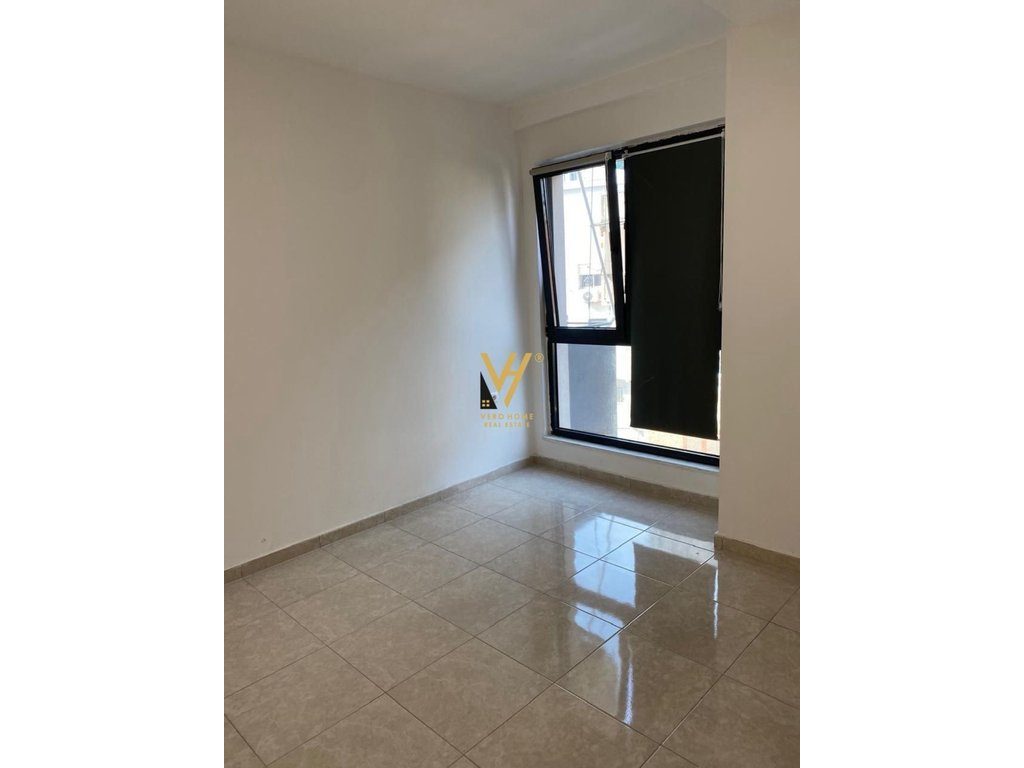 JEPET ZYRE 90 M2 ME QERA TE PAZARI I RI 80.000 LEKE 2