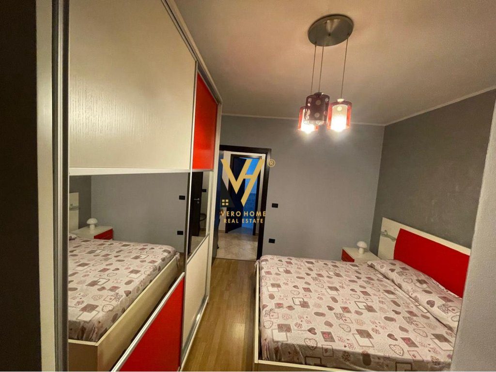 JEPET APARTAMENT 2+1 ME QERA RR.QEMAL STAFA, ISH PROFARMA 700 EURO 4