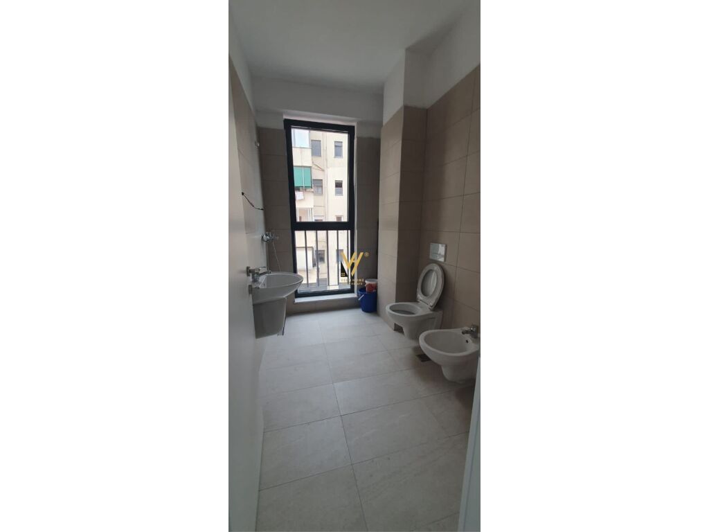 Jepet zyre me qera te Komuna e Parisit 98 m2 4