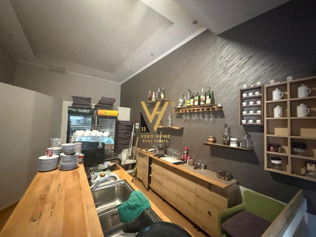 JEPET AMBIENT BIZNESI 90 M2 ME QIRA NE LAPRAKE 1.150 EURO 1