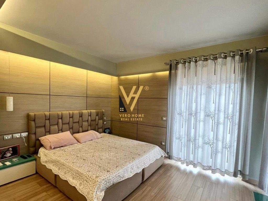 JEPET APARTAMENT 2+1 ME QERA PRANE RING CENTER 1.200 EURO 4