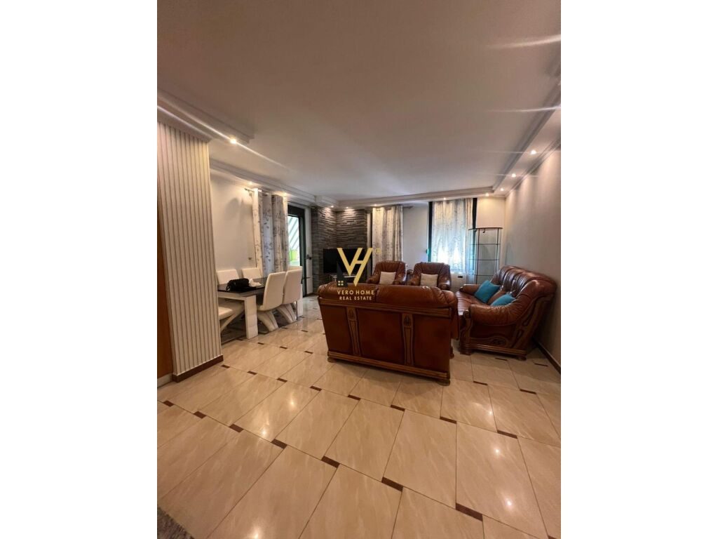 Jepet Apartament 2+1+2+ballkon me qera te Ish Ekspozita Sot 122 m2 2