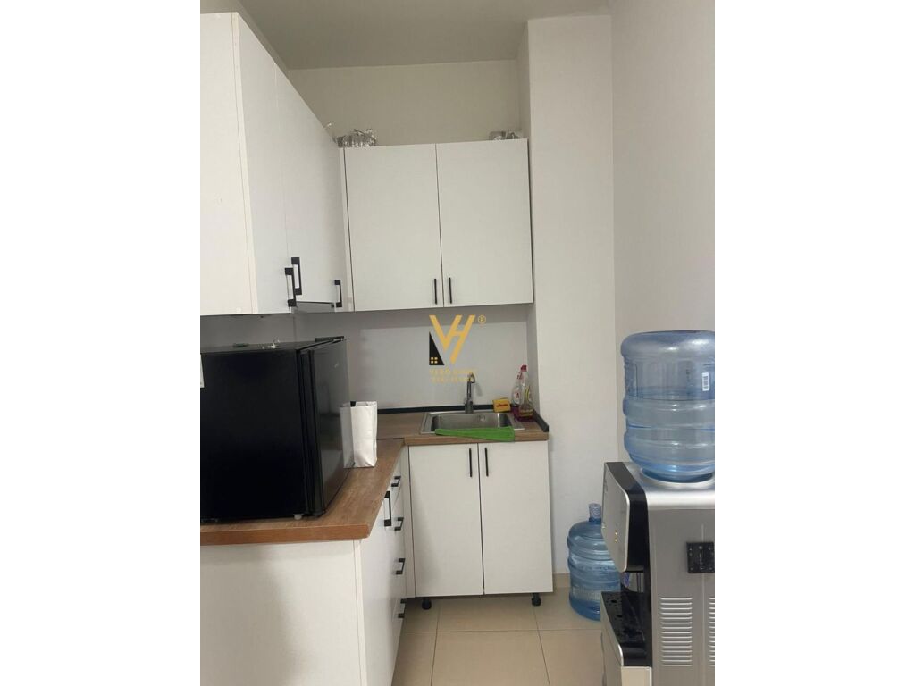 Jepet Zyre me qera te Rruga e Kosovareve 170 m2 2