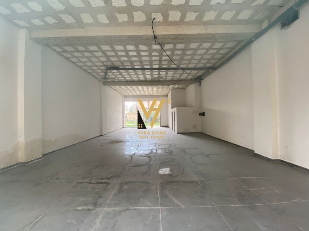 Shitet dyqan te Rruga Robert Shvarc , Komuna e Parisit 144 m2 1