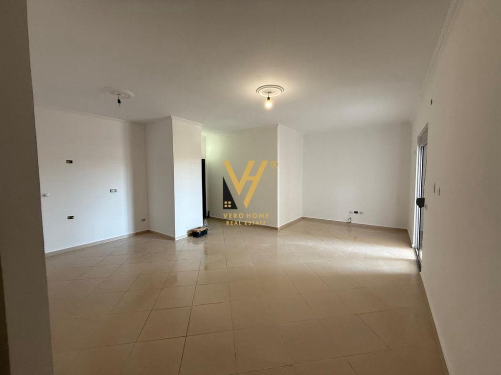 SHITET APARTAMENT 2+1+2 NE FIER 8.800.000 LEKE