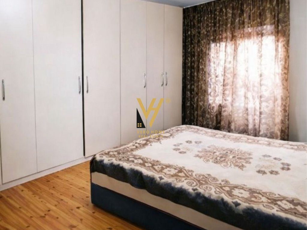 JEPET HYRJE 2+1 ME QIRA NE SAUK I VJETER 40.000 LEKE 2